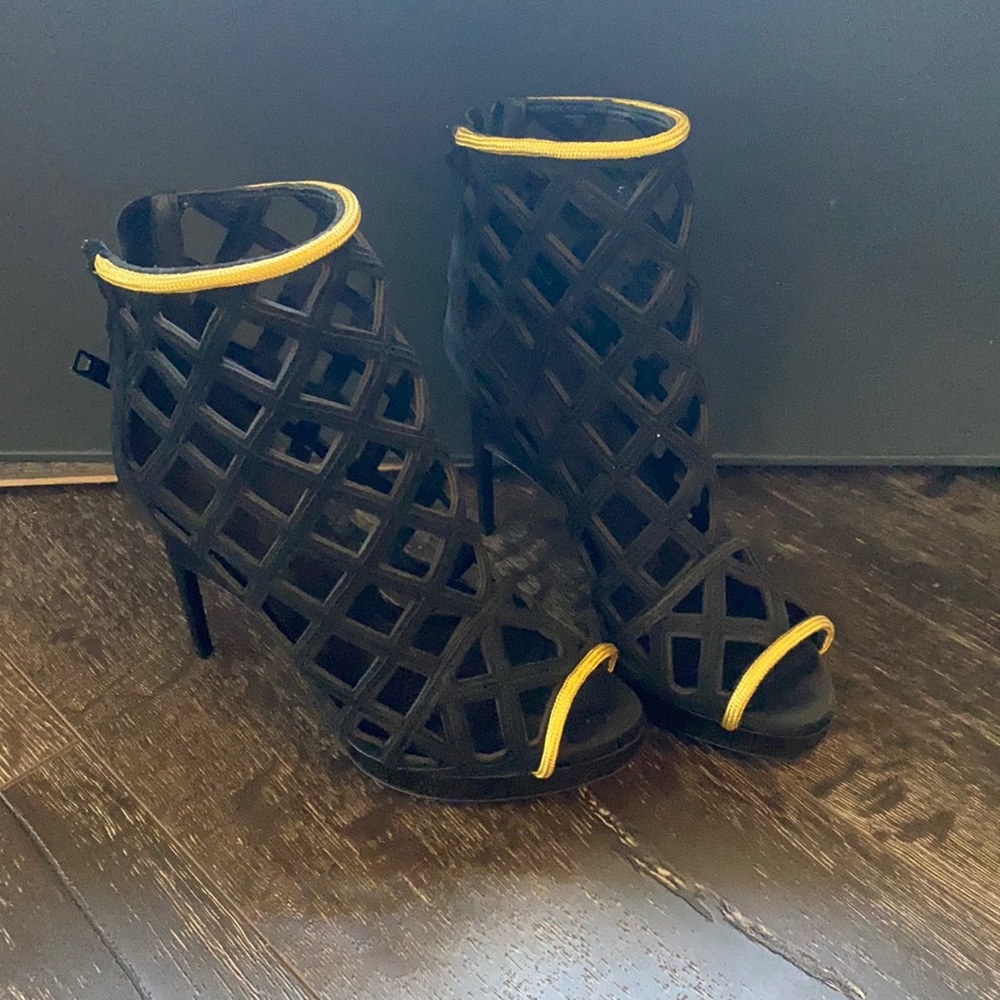 Burberry open toes ankle booties Size 38